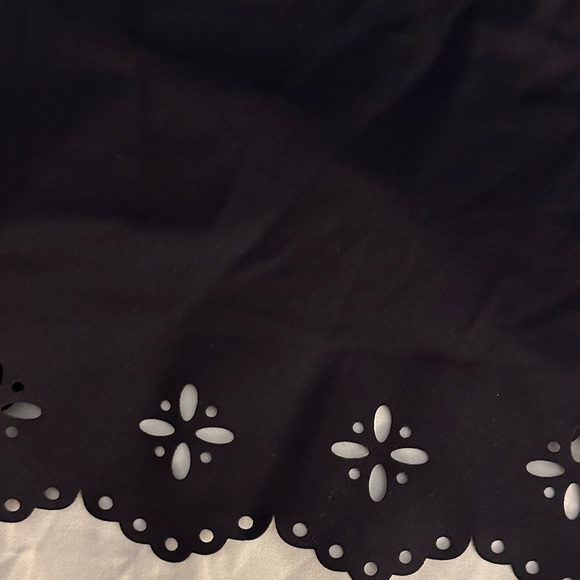 Black Sleeveless Women's Top - Picture 2 of 2